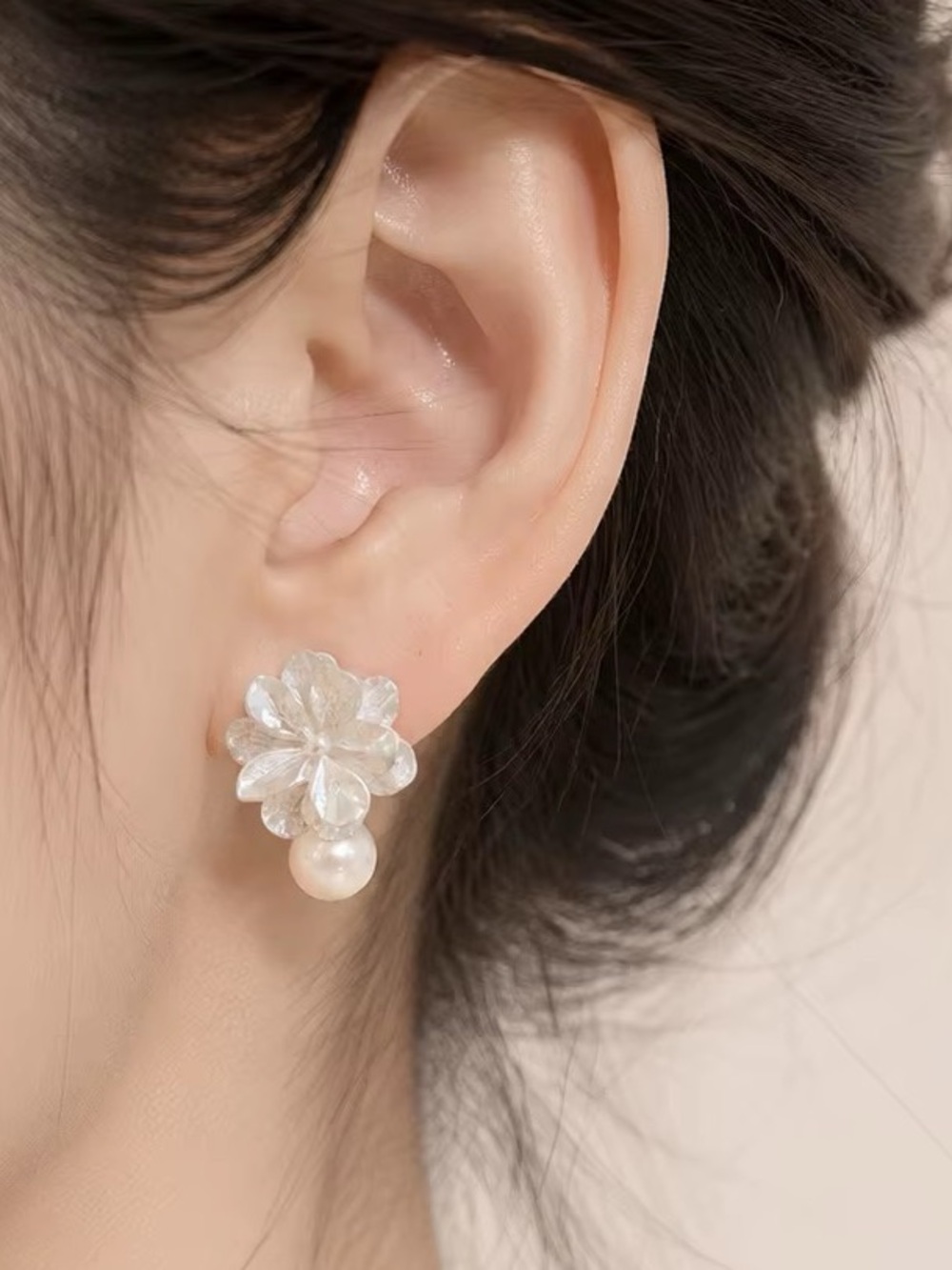 *** Delicate High Quality Pearl Flower Drop Earrings - White